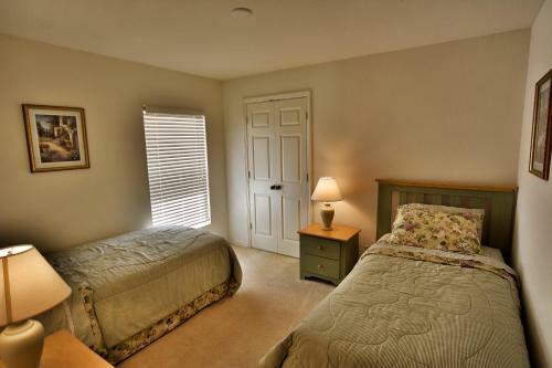 Satin Gold Retreat