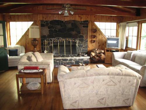 Posada Kern Riverfront Lodge