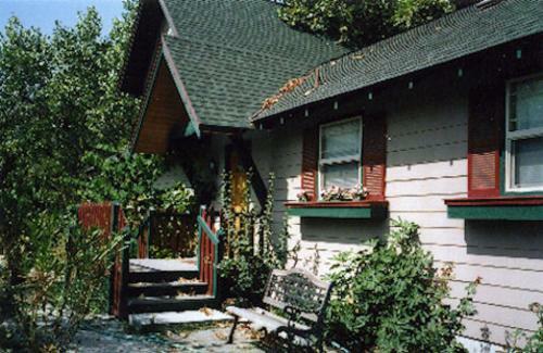 Sequoia Riverfront Cabins