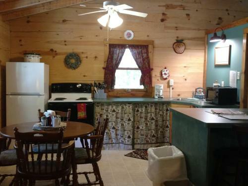 Crossroads Motel & Cabins