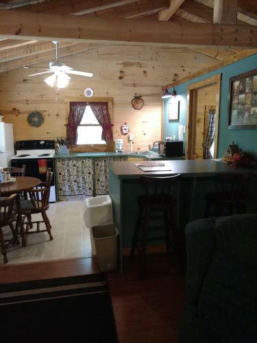 Crossroads Motel & Cabins