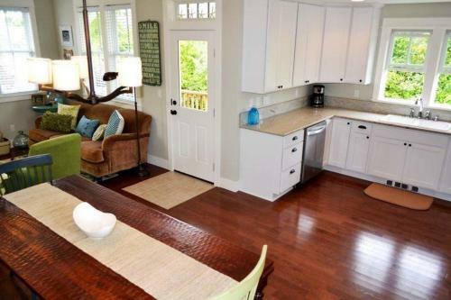 Vintage Beach Three-bedroom Home