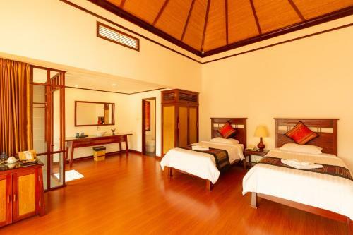 Le Grand Cruise Package