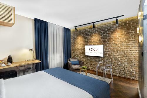 Hostal One Luxury Suites