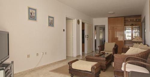 Amathusia Beach Apartment