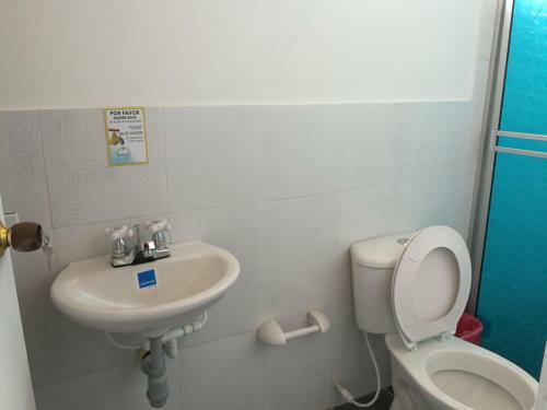 Hostal Posada Almond Bay