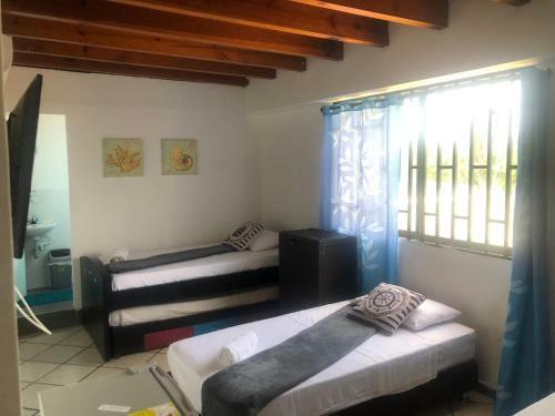 Hostal Posada Almond Bay