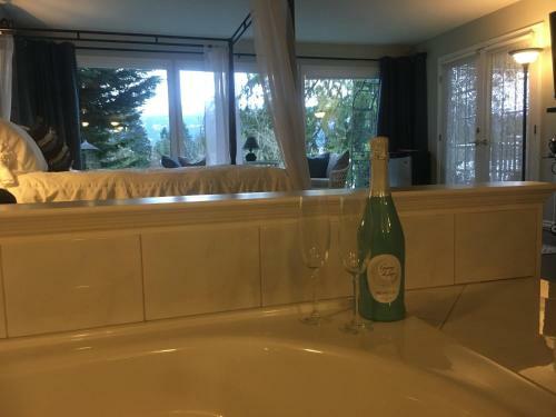 Long Lake Waterfront Bed And Breakfast