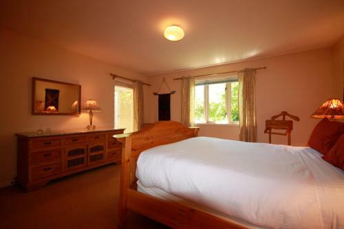 Posada Spinnakers Gastro Brewpub & Guesthouses
