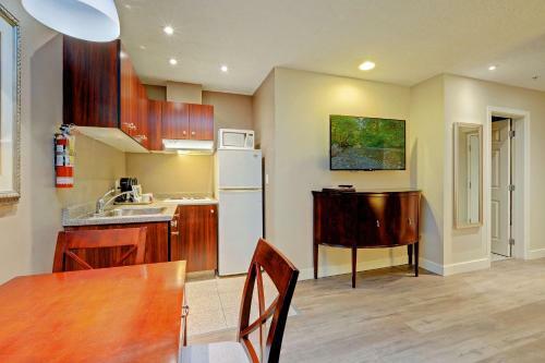 Hotel Red Lion Inn And Suites Victoria