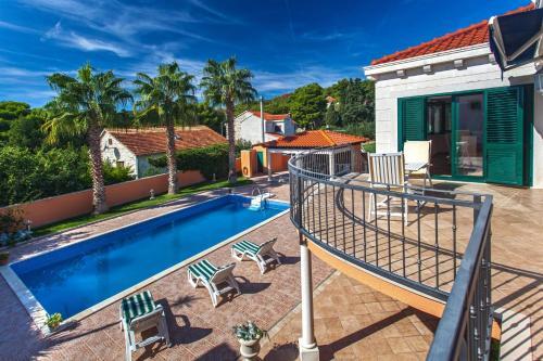 Sumartin Villa Sleeps 8 Pool Air Con Wifi