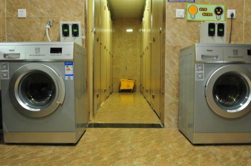 He Huang Memory Youth Hostel