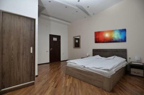 City Hotel By Picnic