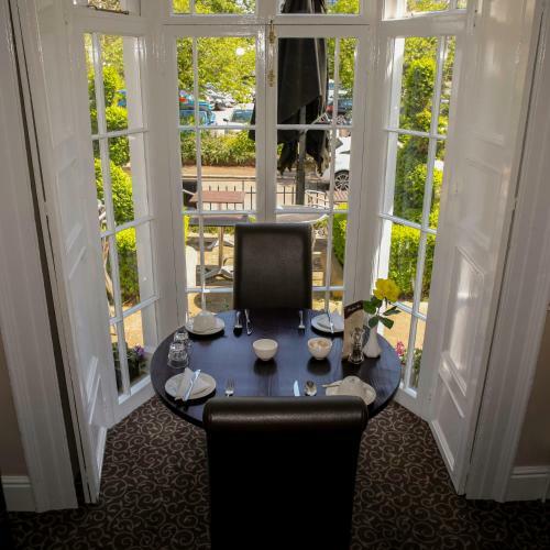 Queens Court Hotel