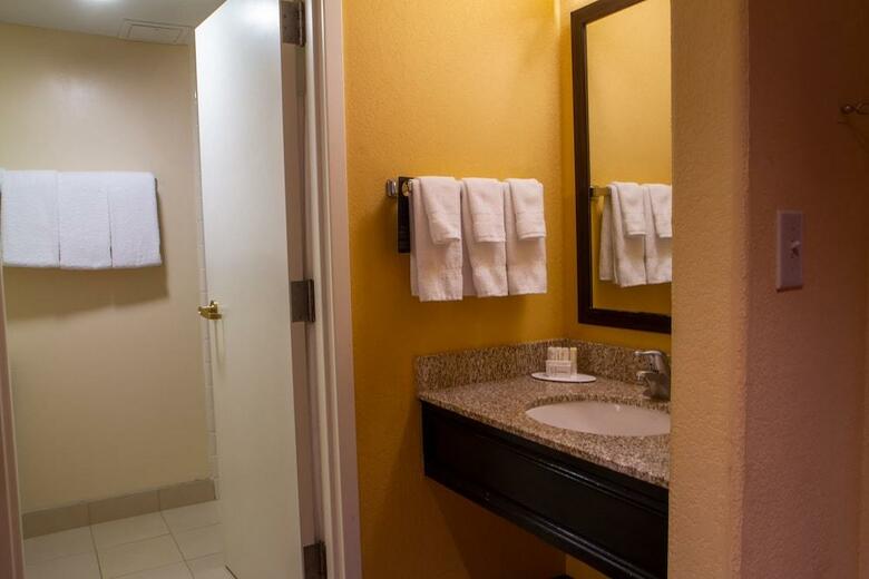 Hotel Courtyard By Marriott At Lake Powell - Page