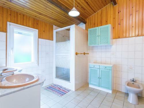 Tranquil Holiday Home In Lavercantiere Near Forest