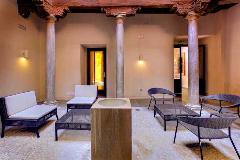 Aparthotel Elvira Suites