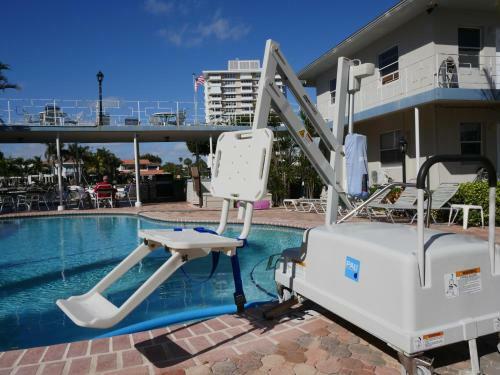 Hotel Holiday Isle Yacht Club