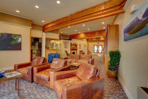 Hotel Land's End Resort