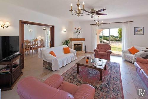 Carvoeiro Villa Sleeps 14 Pool Air Con Wifi