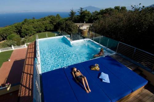 Sant'agata Sui Due Golfi Villa Sleeps 10 Pool Wifi