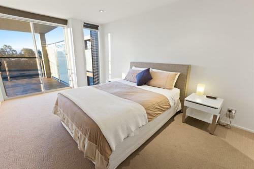Gippsland Lakehouse A - Canal Frontage