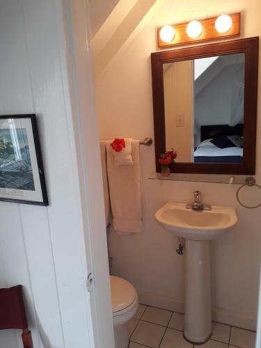 Hotel Admiral's Inn And Gunpowder Suites