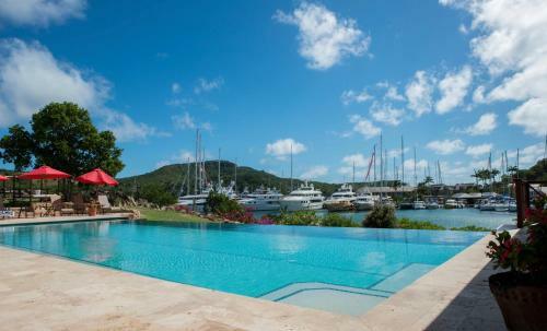 Hotel Admiral's Inn And Gunpowder Suites