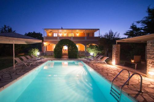 Kassiopi Villa Sleeps 10 Pool Air Con Wifi