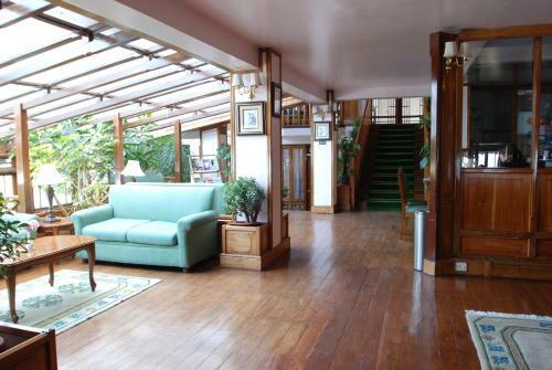 Hotel Cedar Inn