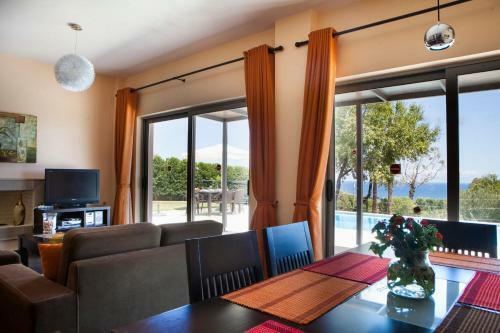 Skala Villa Sleeps 6 Pool Wifi