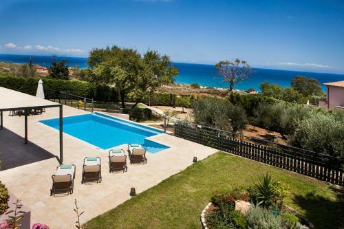 Skala Villa Sleeps 6 Pool Wifi