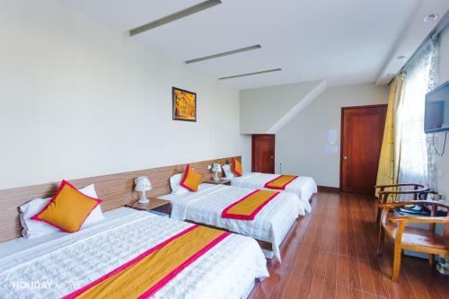 Holiday Hotel
