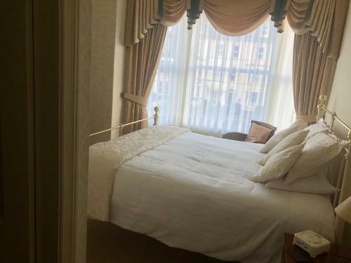 Hostal Adcote House