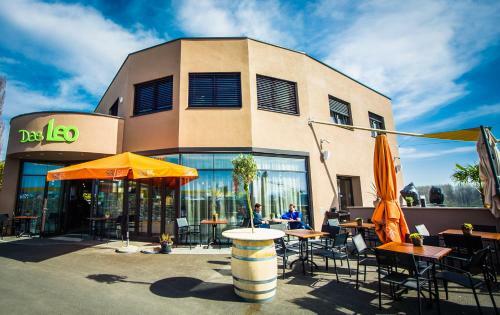 Bed & Breakfast Cafe-restaurant Leo