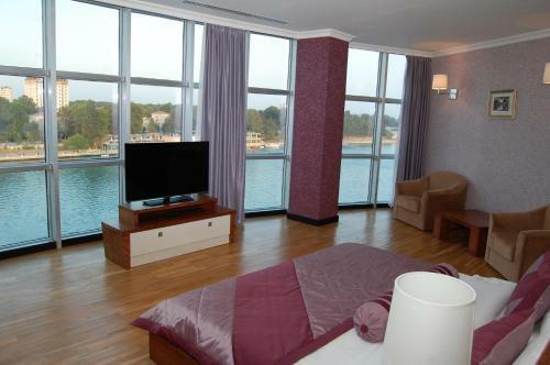 Agsaray Deluxe Hotel