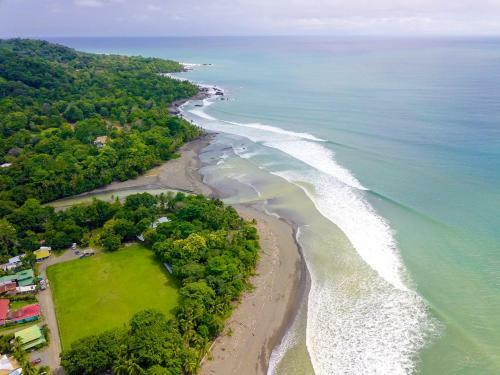 Hostal Surf House Pavones