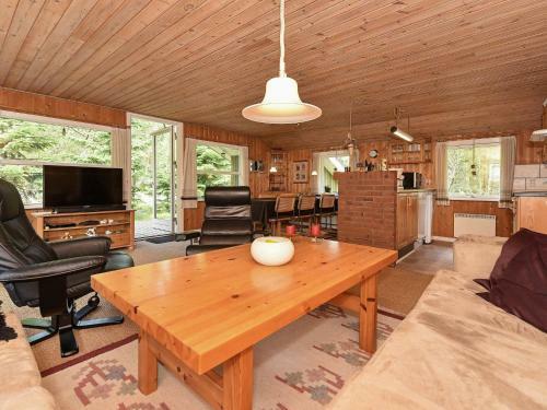 Three-bedroom Holiday Home In N�rre Nebel 10