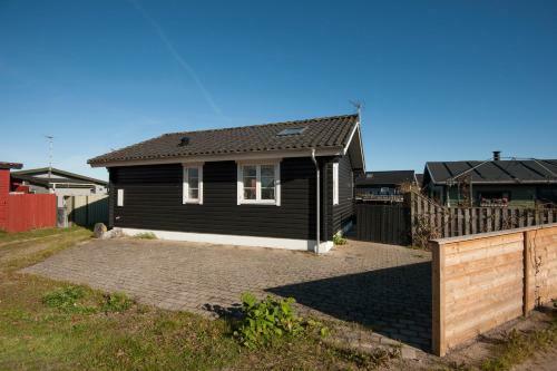 M�ge 66 Holiday House