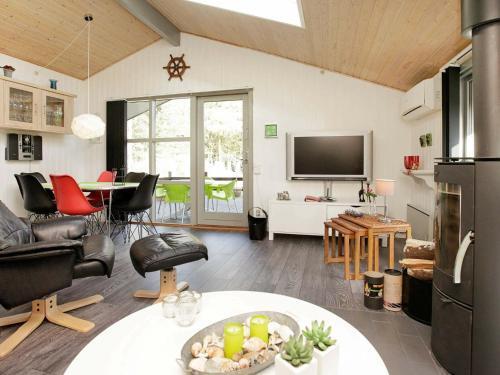 Two-bedroom Holiday Home In Oksb�l 7
