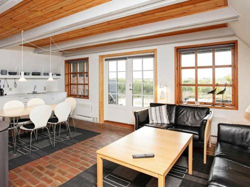 Four-bedroom Holiday Home In Hvide Sande 3