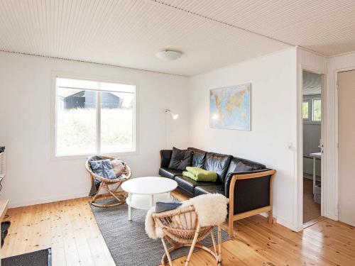 Two-bedroom Holiday Home In Vejers Strand 4