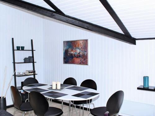 Three-bedroom Holiday Home In Vejers Strand 10