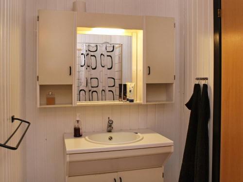 Three-bedroom Holiday Home In Vejers Strand 10