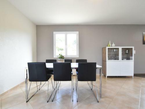 Modern Villa With Private Pool In Chatres