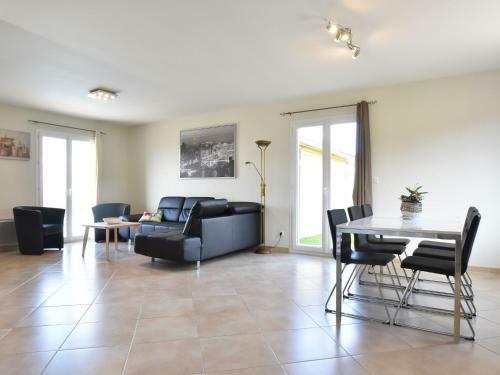 Modern Villa With Private Pool In Chatres