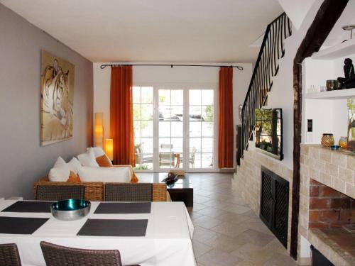 Holiday Home Capri (pog125)