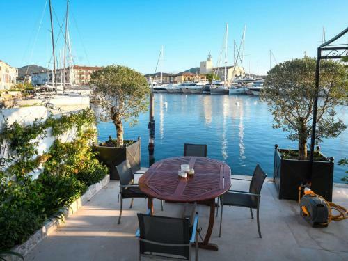 Holiday Home Capri (pog125)