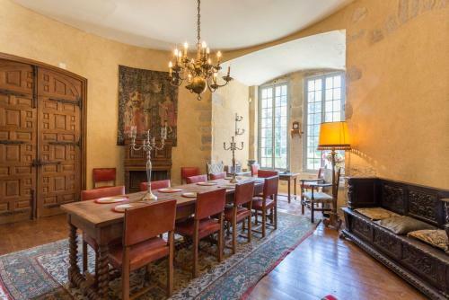 Agroturismo La Flocelliere Chateau Sleeps 10 Pool Wifi
