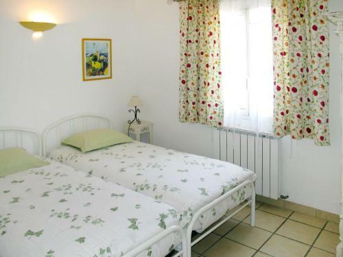 Holiday Home Les Vignes (mbe100)
